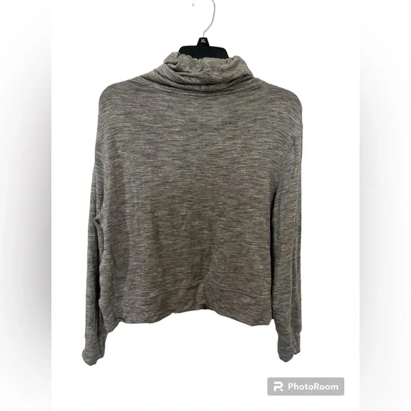 LIKE NEW Athleta Women’s Cowl Neck Sweatshirt - Marl Grey Heather - Size: MP - Picture 5 of 9